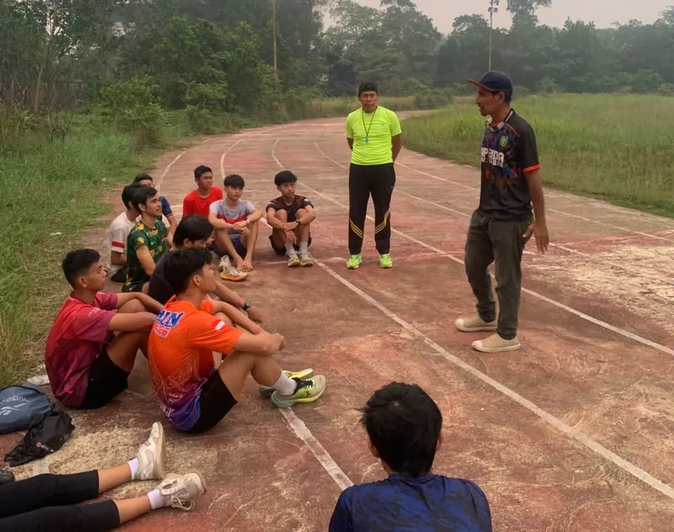 Ketua PASI dan Pelatih memberikan pengarahan kepada atlet yang mengikuti TCCari Peta Wilayah