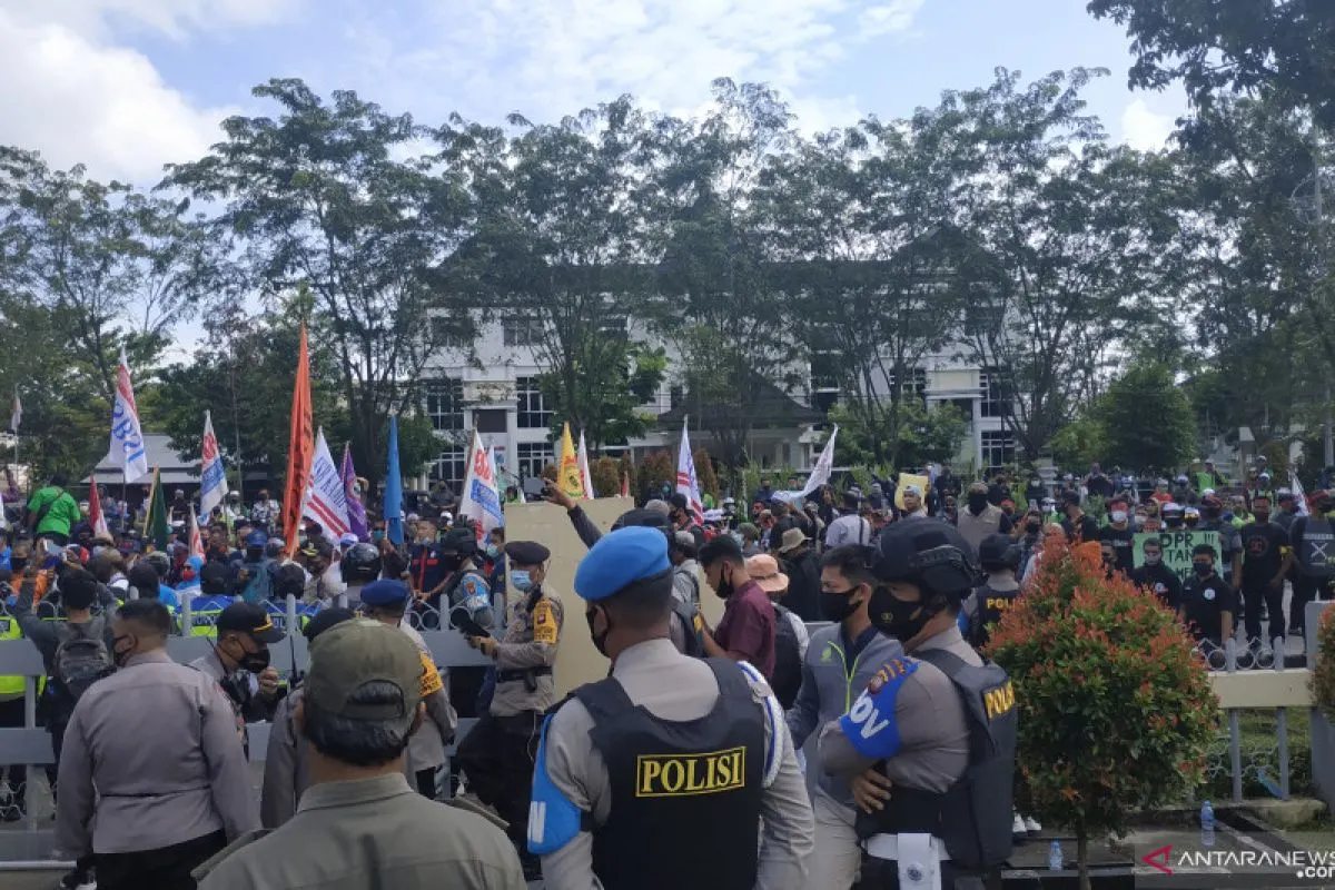 buruh demo di kalbar.