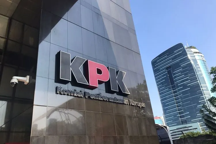 KPK Sita Uang Rp3,3 Miliar, Emas, dan Kripto dalam OTT di Kantor BNPB.