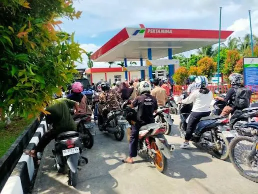 Warga Sukadana Hadapi Dua Persoalan, Kabut Asap dan BBM Sulit Didapat