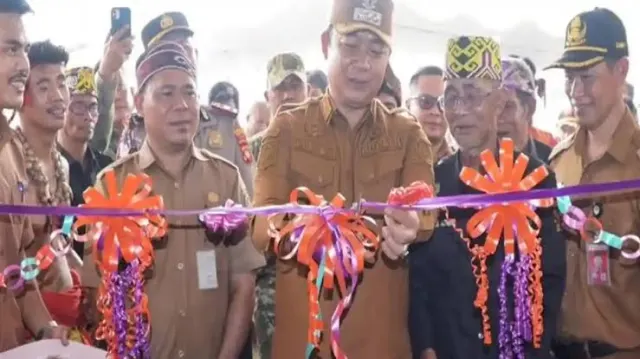 Bupati Ketapang Resmikan Kantor Desa Laman Nek Doyan, Target Jadi Desa Definitif pada 2028